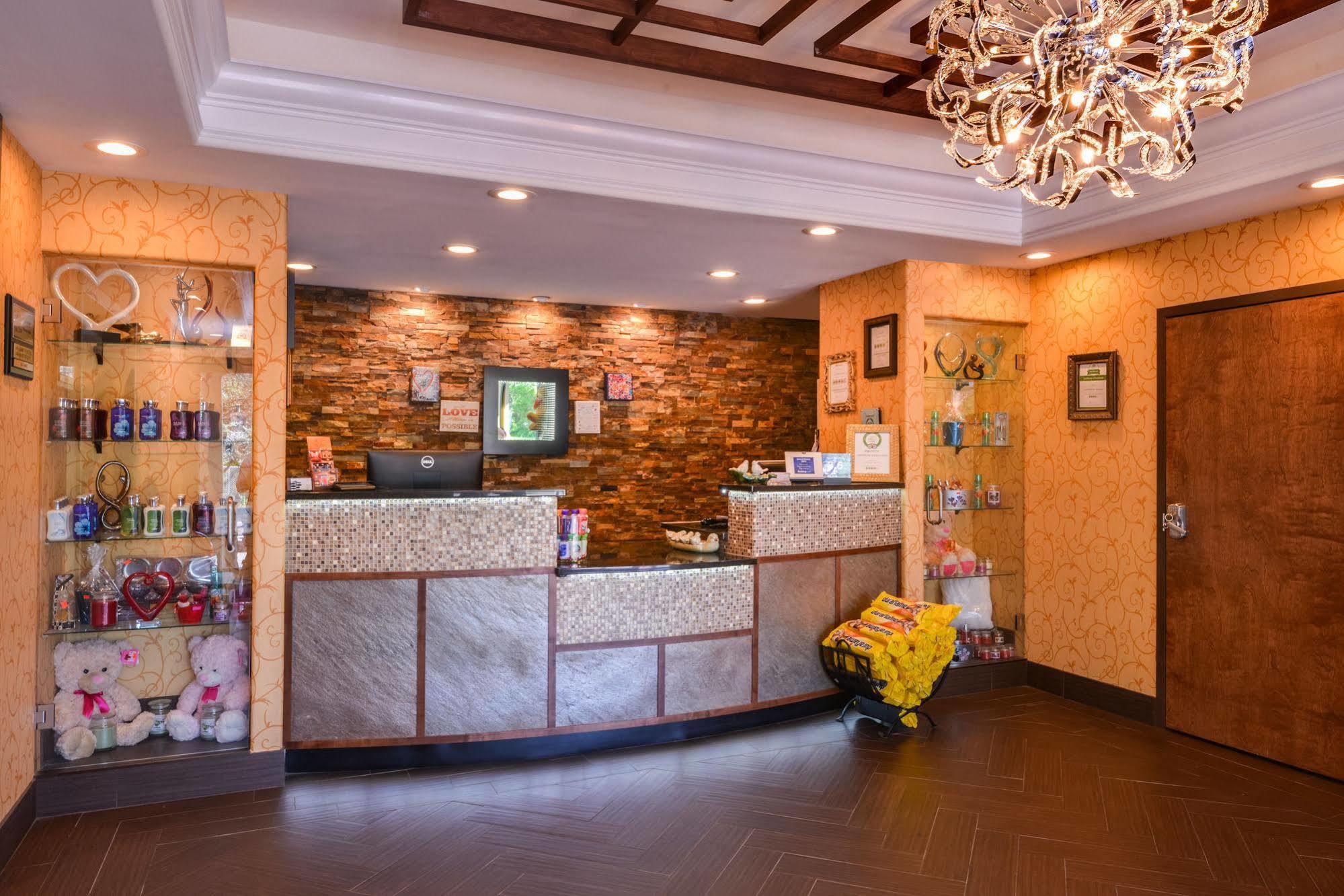 Inn Of The Dove Romantic Luxury & Business Suites Bensalem Exterior photo